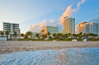  MyTravelution | Holiday Inn Miami Beach Oceanfront Hotel Food