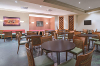  MyTravelution | La Quinta Inn & Suites by Wyndham Secaucus Meadowlands Lobby
