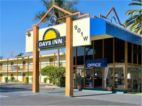 MyTravelution - Days Inn Los Angeles LAX Airport/Venice Beach/Marina Del Ra
