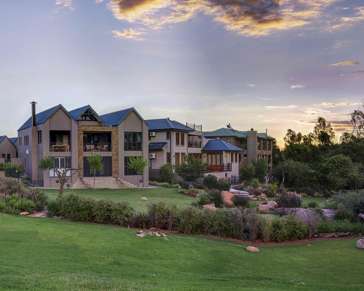 MyTravelution - Mountain View Country Estate Guesthouse