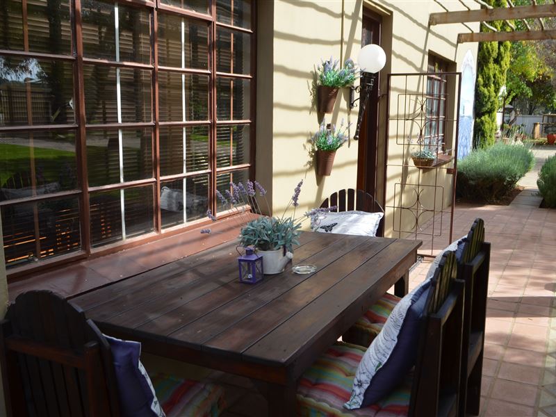 MyTravelution - De Stallen Guest House