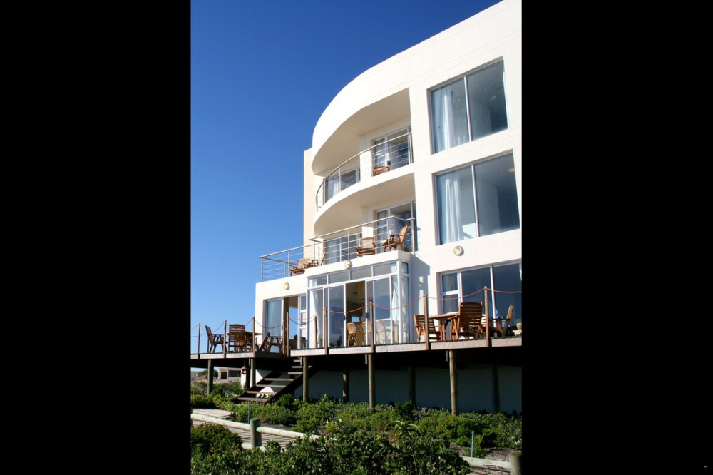 MyTravelution - West Coast Life Lodges - Calypso Art House