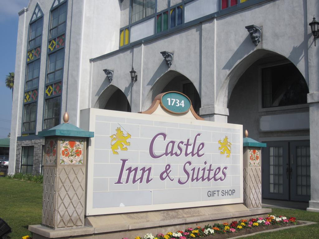 MyTravelution - Castle Inn and Suites