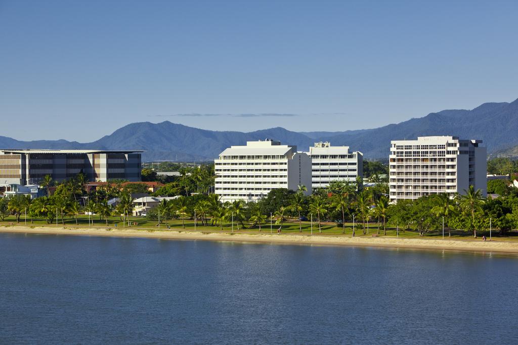 My Travelution - Travel Club - Holiday Inn Cairns Harbourside