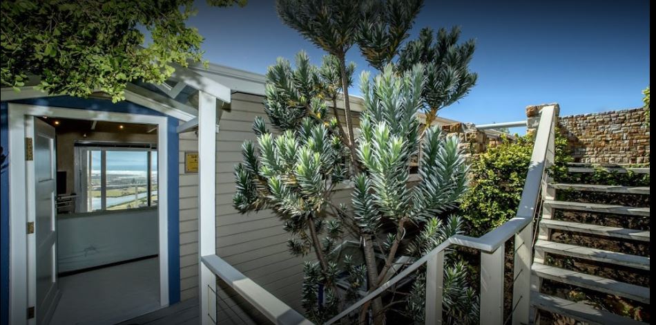 MyTravelution - Blue Bay View Guesthouse