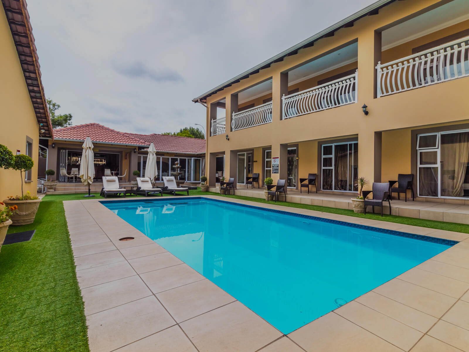 MyTravelution - Lakeview Boutique Hotel