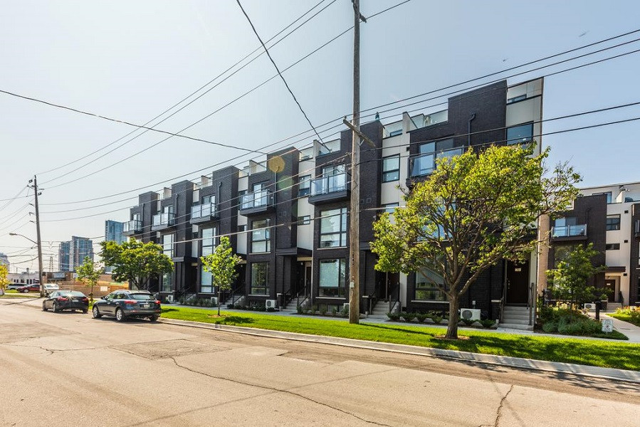 MyTravelution - AOC Suites - Luxury Townhouse