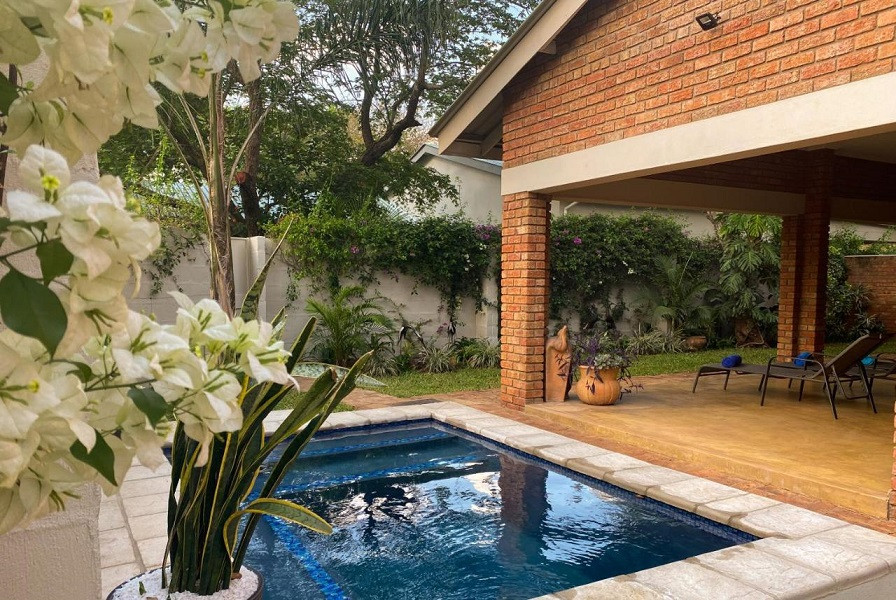 MyTravelution - Victoria Falls, Private, Secluded, Self Catering Cottage
