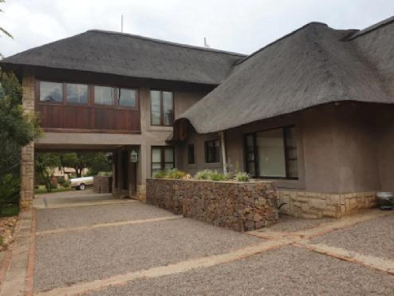 MyTravelution - Zebula Golf Estate and Spa -Tok-Tokkie Knocking 16 pax Moi