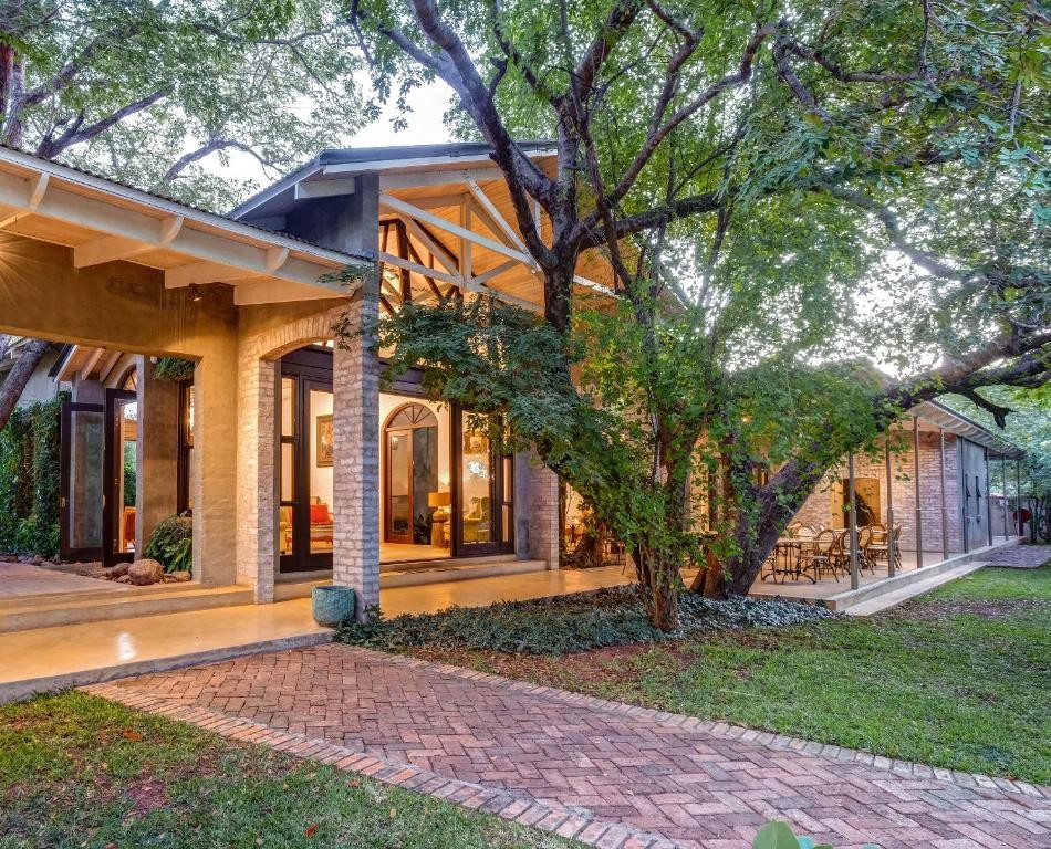MyTravelution - Mbano Manor Hotel Victoria Falls by Mantis