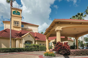  MyTravelution | La Quinta Inn & Suites by Wyndham Orlando Airport North Main