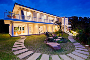  MyTravelution | Luxury Seaside Homes- Palmtree House Main