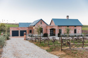  MyTravelution | Vineyard Views Country House Main