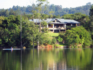  MyTravelution | Tinkers Lakeside Lodge Main