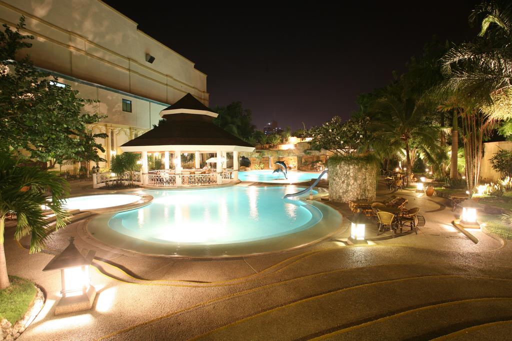 MyTravelution | Waterfront Cebu City Hotel Room