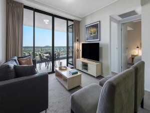  MyTravelution | Oaks Brisbane Aurora Suites Room