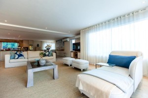  MyTravelution | Villa on Slopes of Geneva Drive Room