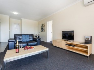  MyTravelution | Perth Ascot Central Apartment Hotel Room